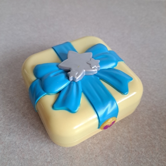 Mattel 2018 Polly Pocket Compact Present Stars Playset Case Only Yellow - Picture 1 of 7